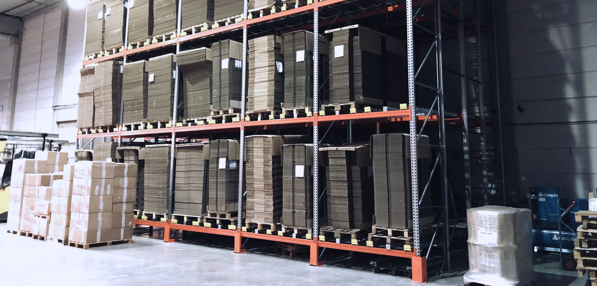 Optimiser la maintenance avec un convoyeur logistique 3 Rayonnage dynamique palettes The Kooples 1